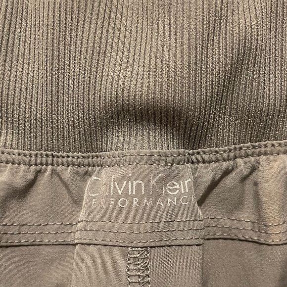 Calvin Kline army green wind performance pants. XL size - Picture 9 of 9